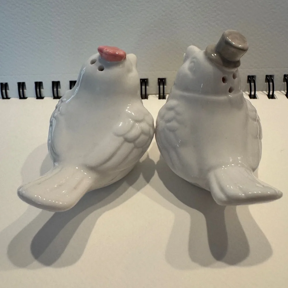 NEW Wedding Bride Groom Salt Pepper Shakers LOVE BIRDS NEW Ceramic Porcelain